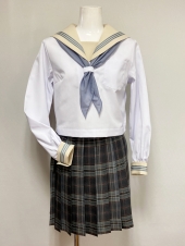 ベージュ衿長袖セーラー服
全1点